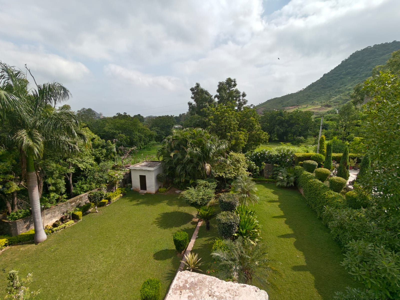 The natural landscape around the retreat